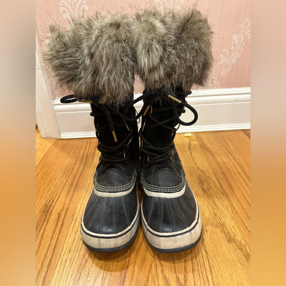 Sorel Women's Joan of Arctic in mint condition
